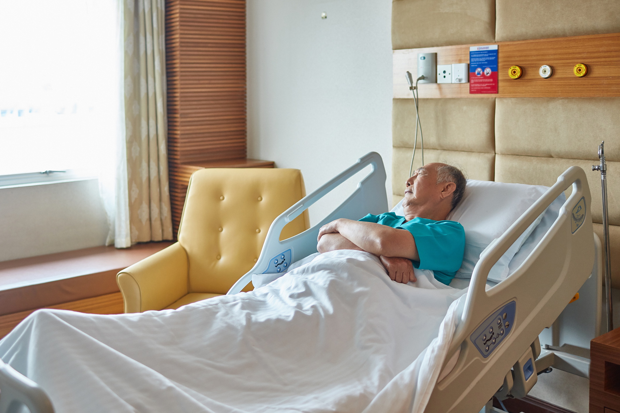 Hospital delirium frequently occurs in seniors and researchers are working to better understand this condition.