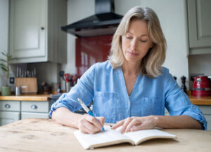 Top Tips for Journaling for Family Caregivers of Seniors with Dementia