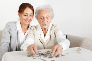 A woman uses engaging activities for people with Alzheimer’s to help increase her aging mother’s confidence.